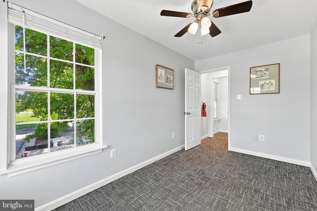 1800 W KING STREET W Unit: OFFICE