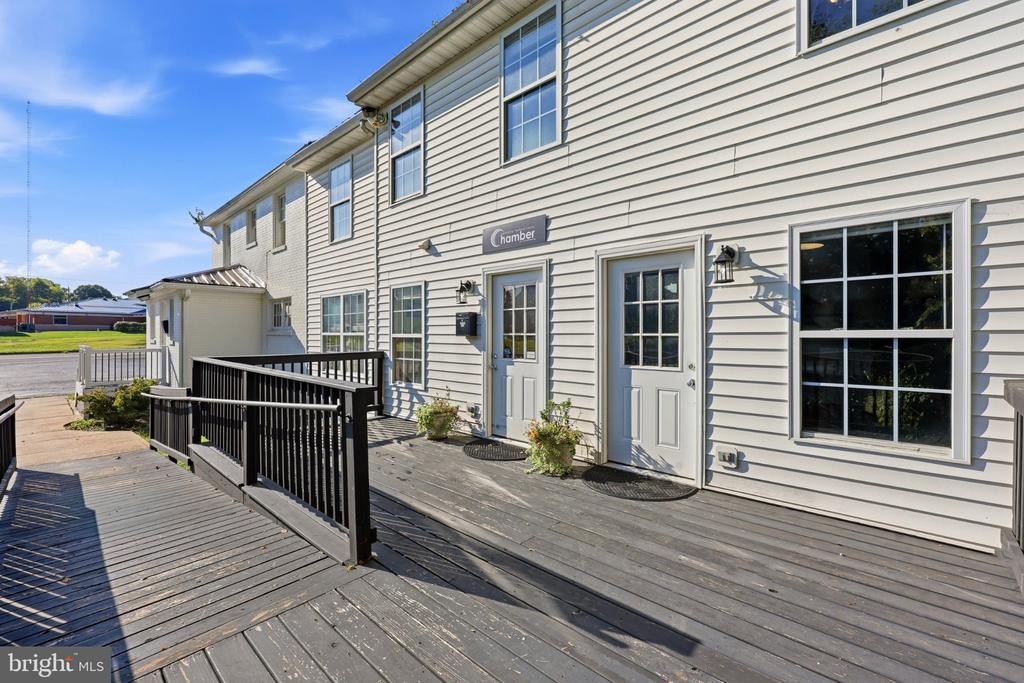 1800 W KING STREET W Unit: OFFICE