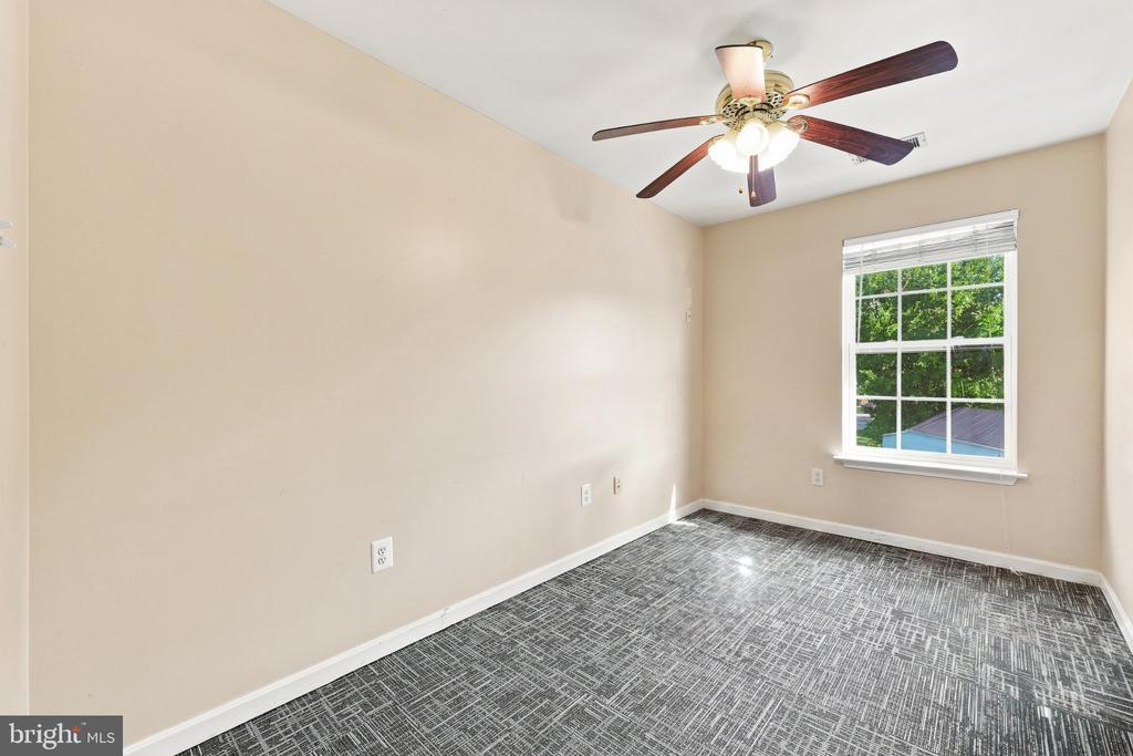 1800 W KING STREET W Unit: OFFICE