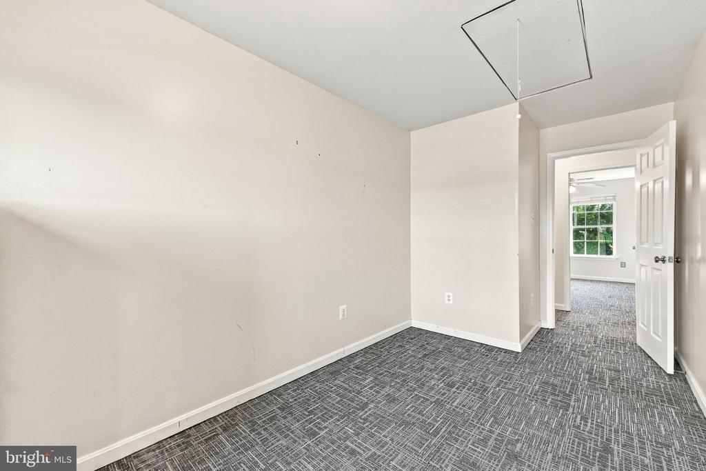 1800 W KING STREET W Unit: OFFICE