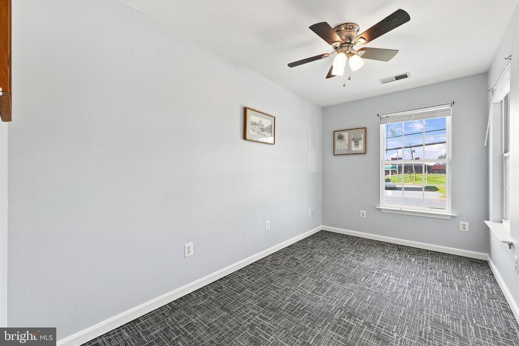 1800 W KING STREET W Unit: OFFICE