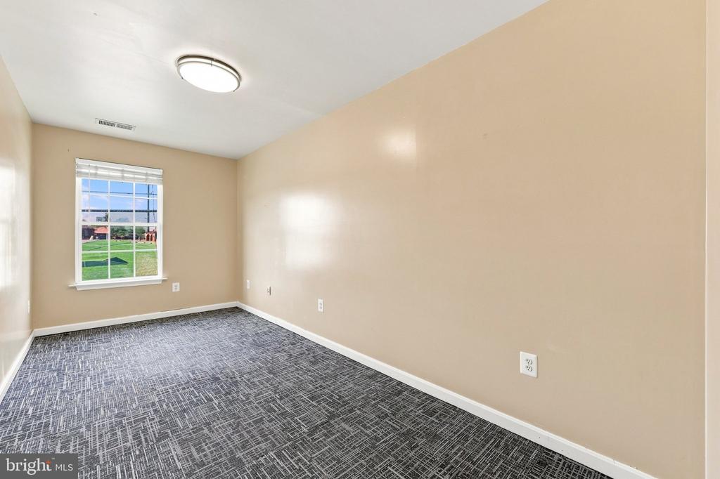 1800 W KING STREET W Unit: OFFICE