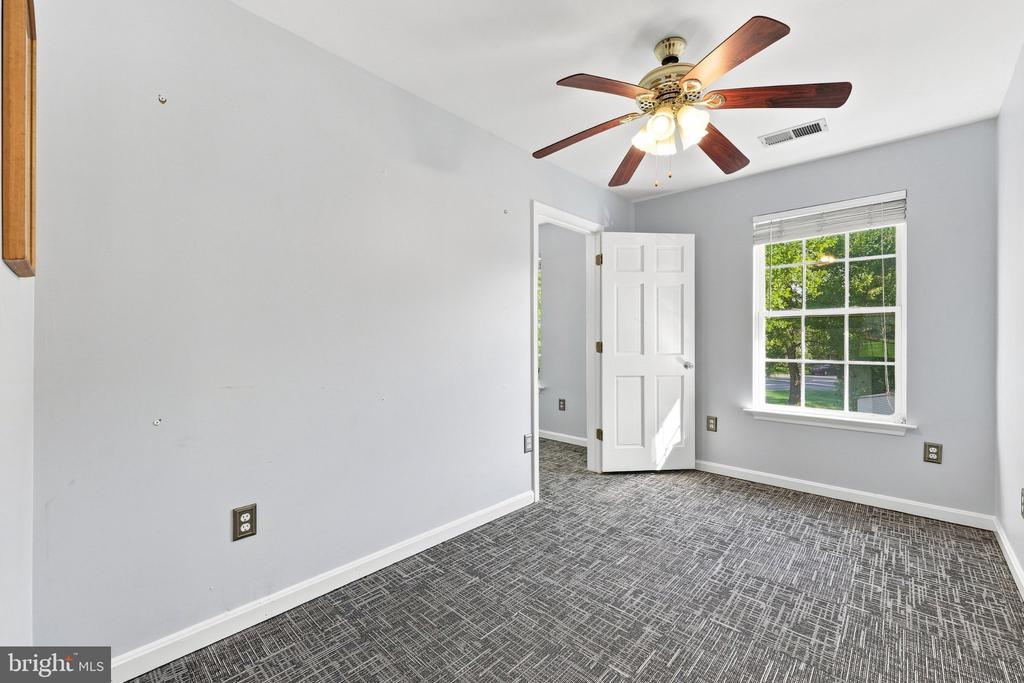 1800 W KING STREET W Unit: OFFICE