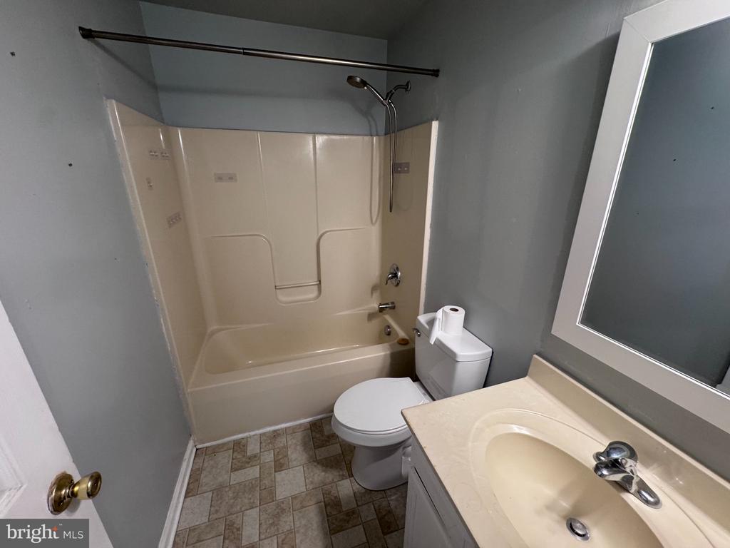 244 TOPAZ LANE