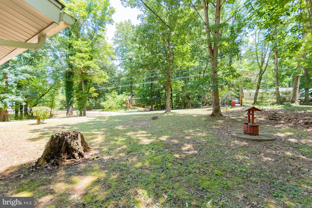 559 JOHNNYCAKE LANE
