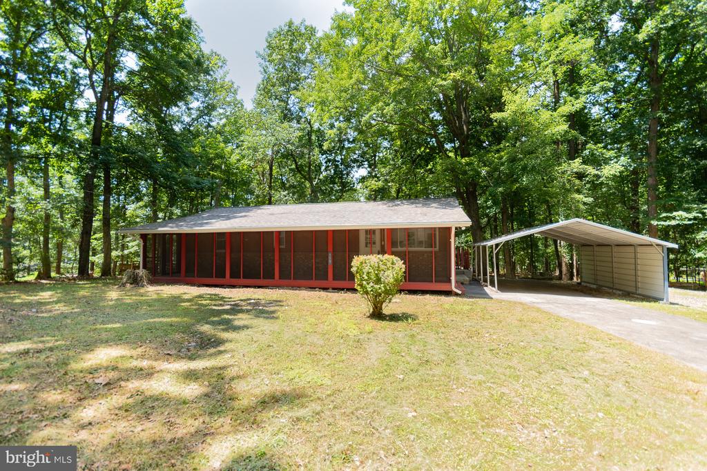 559 JOHNNYCAKE LANE