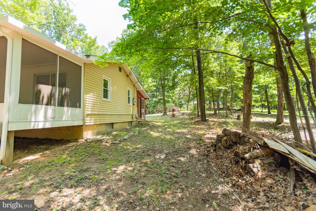 559 JOHNNYCAKE LANE