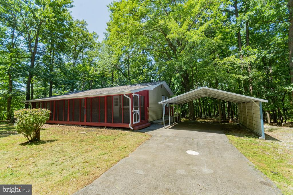 559 JOHNNYCAKE LANE