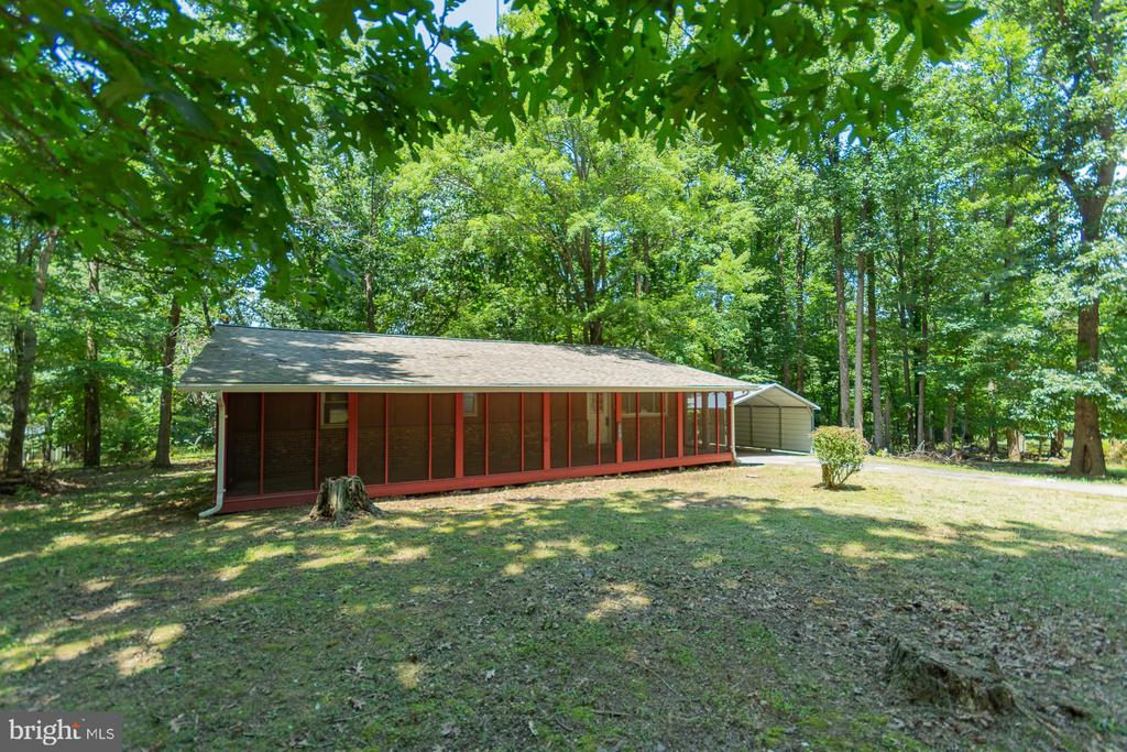 559 JOHNNYCAKE LANE