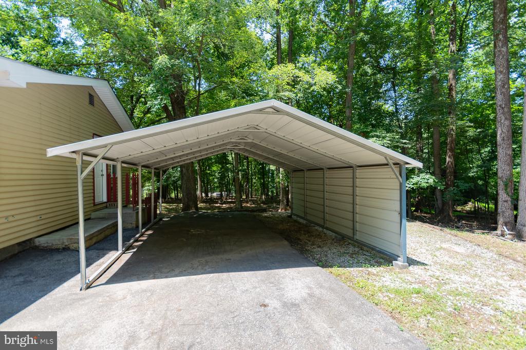 559 JOHNNYCAKE LANE