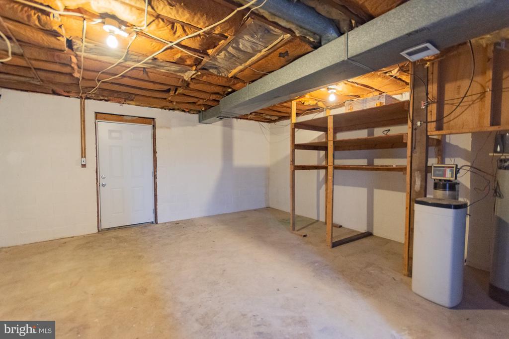 559 JOHNNYCAKE LANE