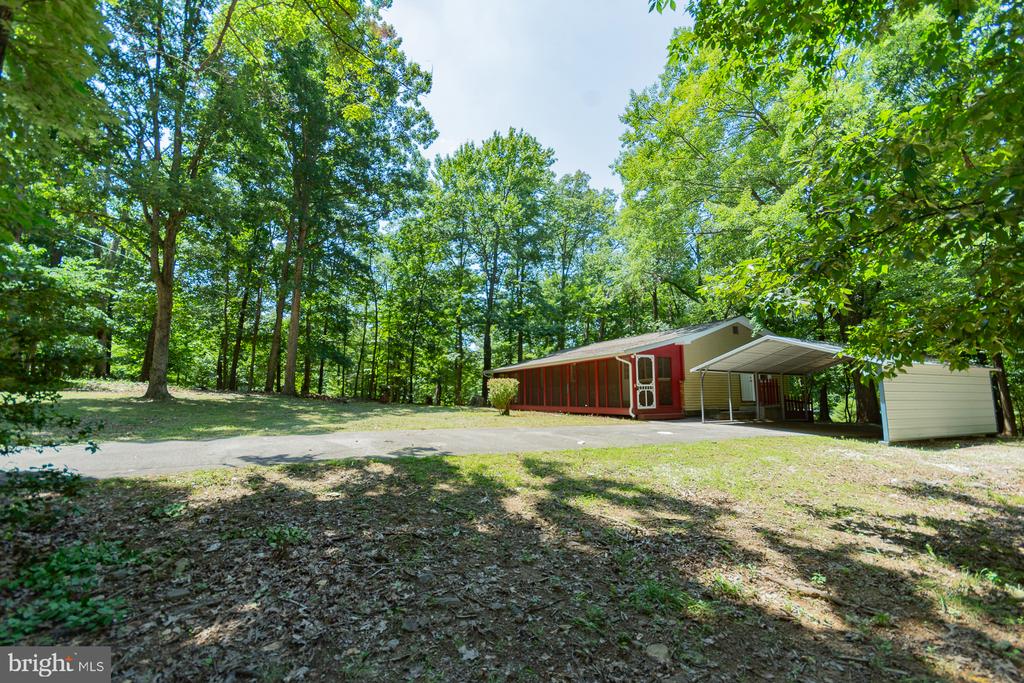559 JOHNNYCAKE LANE