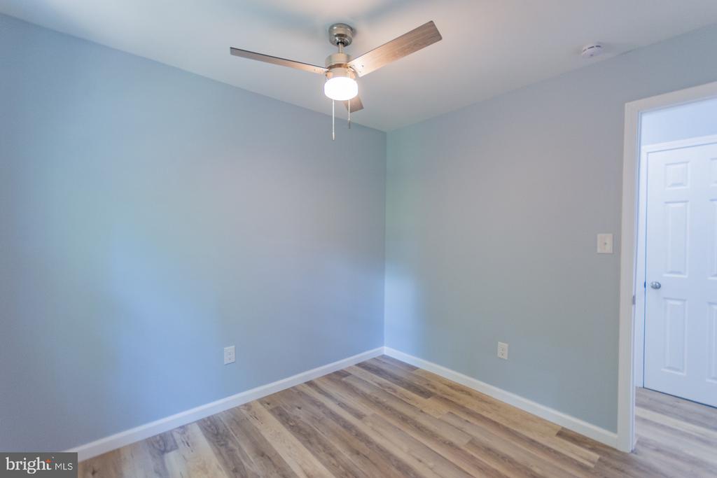 559 JOHNNYCAKE LANE