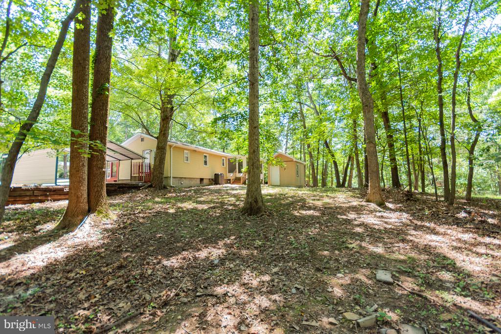 559 JOHNNYCAKE LANE