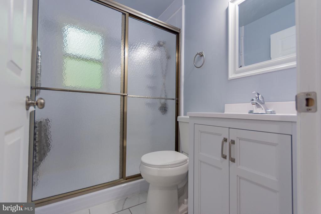 559 JOHNNYCAKE LANE