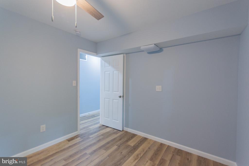 559 JOHNNYCAKE LANE