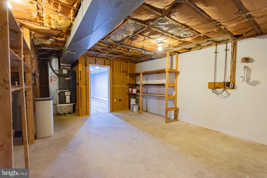 559 JOHNNYCAKE LANE