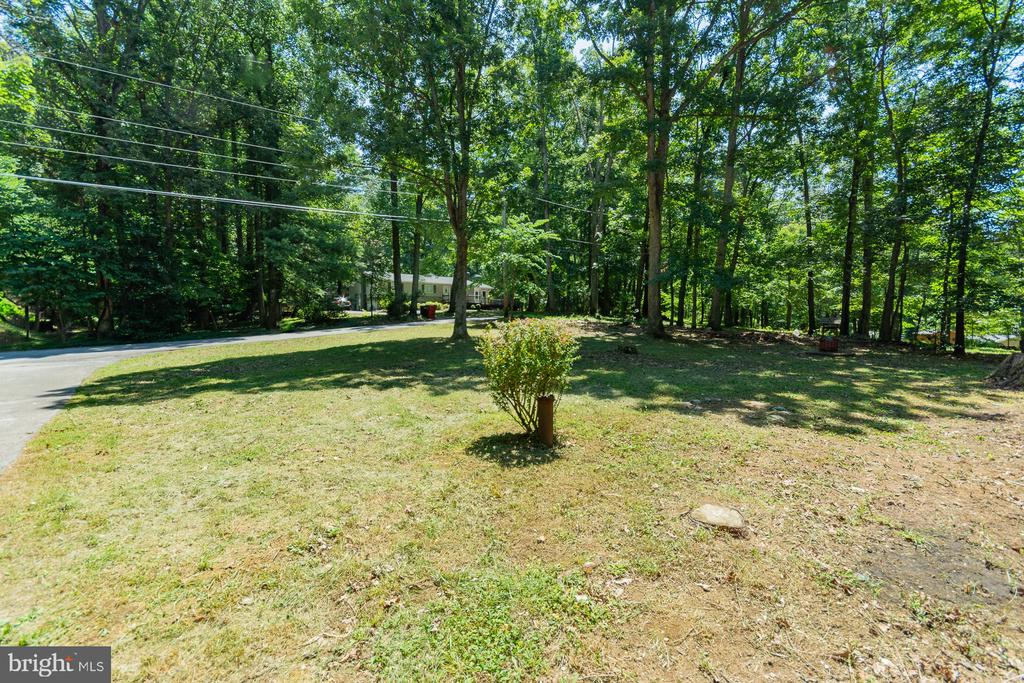 559 JOHNNYCAKE LANE