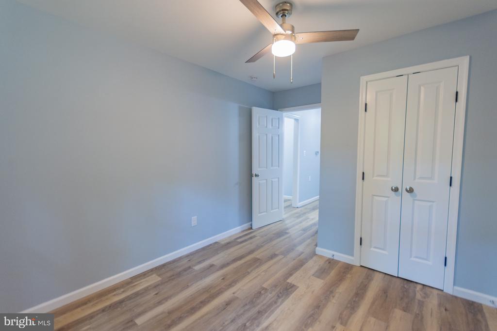 559 JOHNNYCAKE LANE