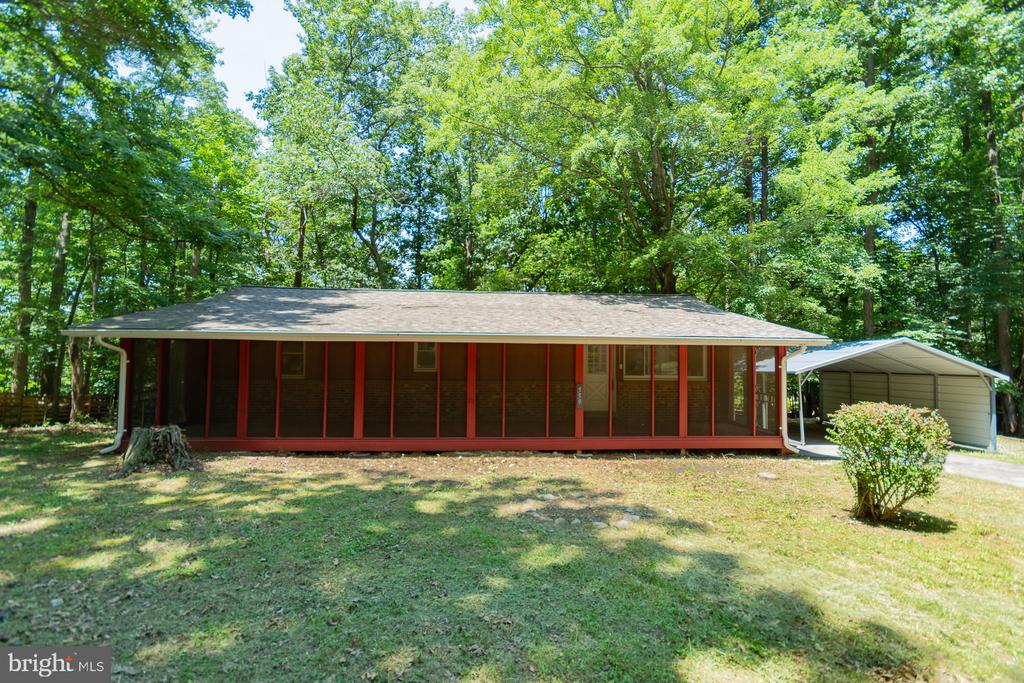 559 JOHNNYCAKE LANE