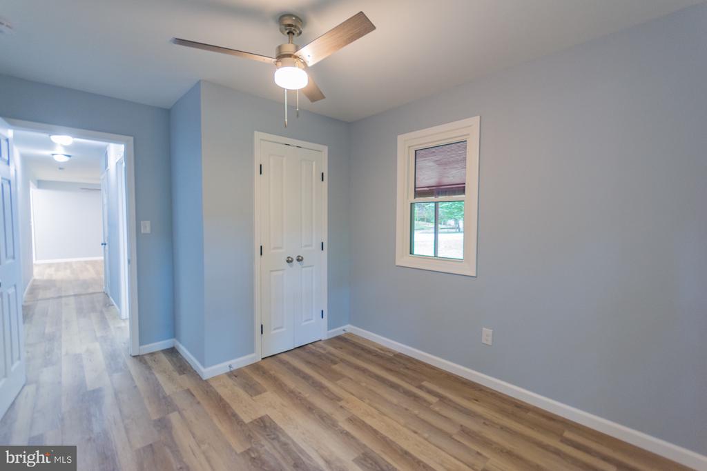 559 JOHNNYCAKE LANE