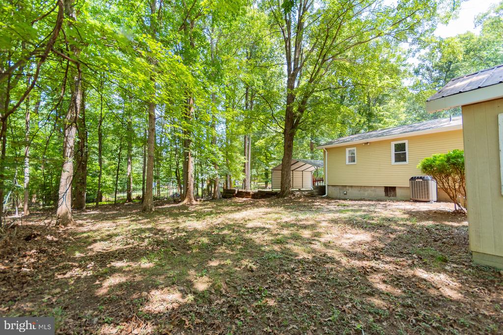 559 JOHNNYCAKE LANE