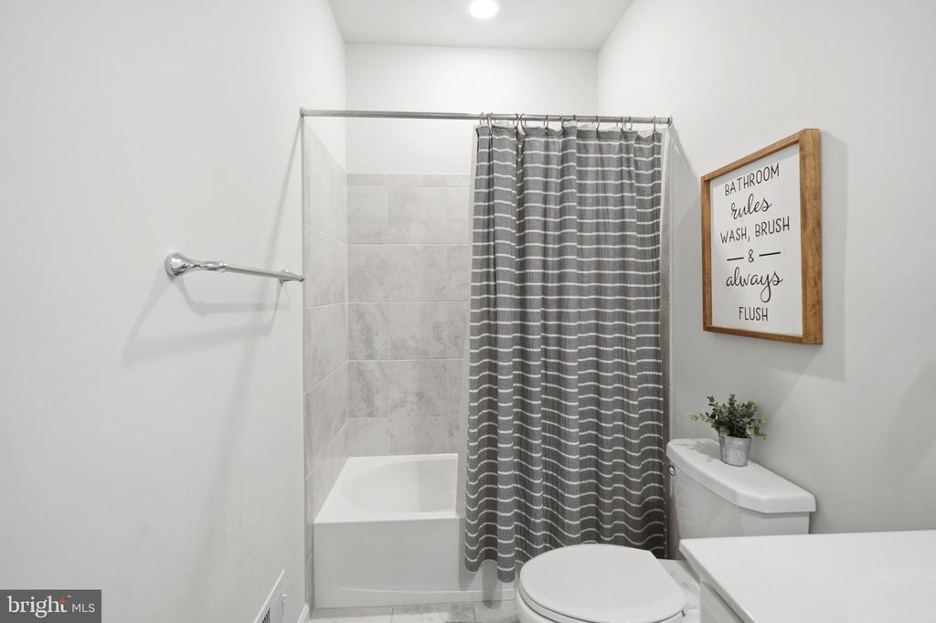 225 STARKEYS LANDING