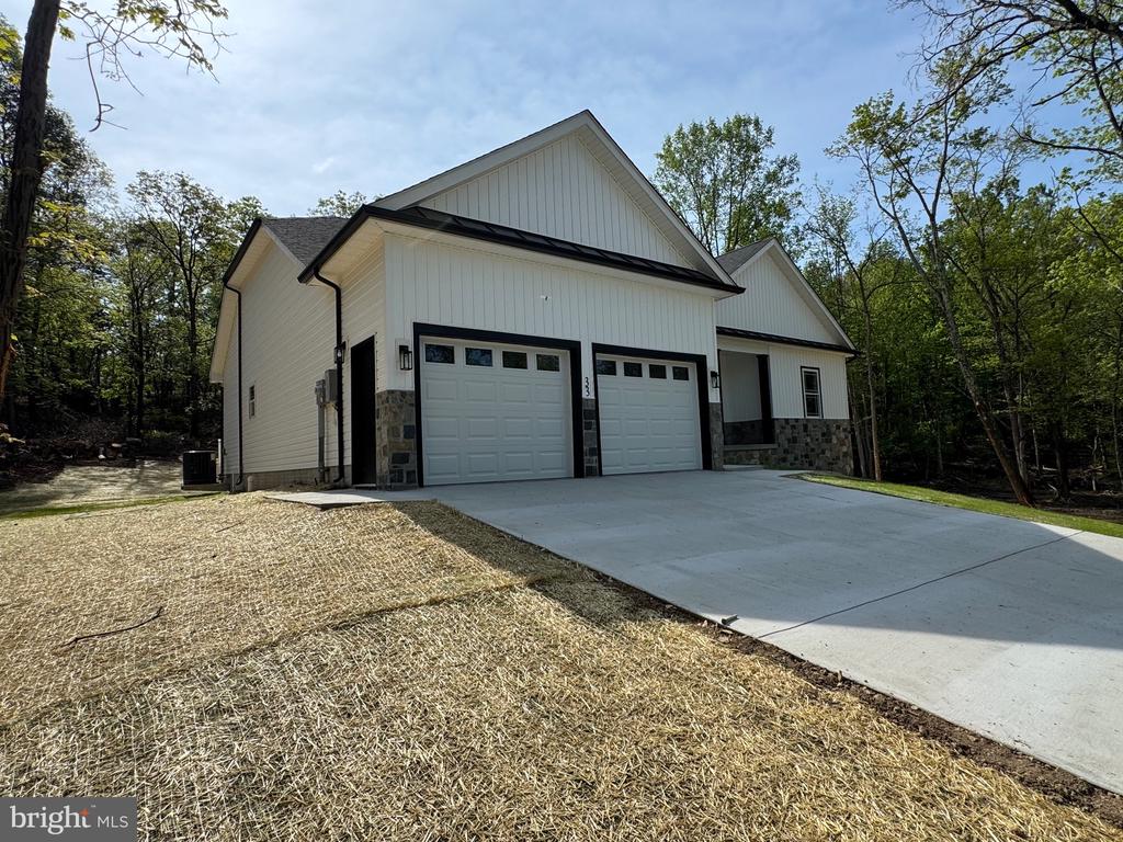33 BUTTERNUT LANE