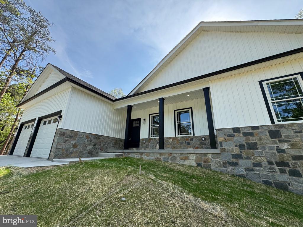 33 BUTTERNUT LANE