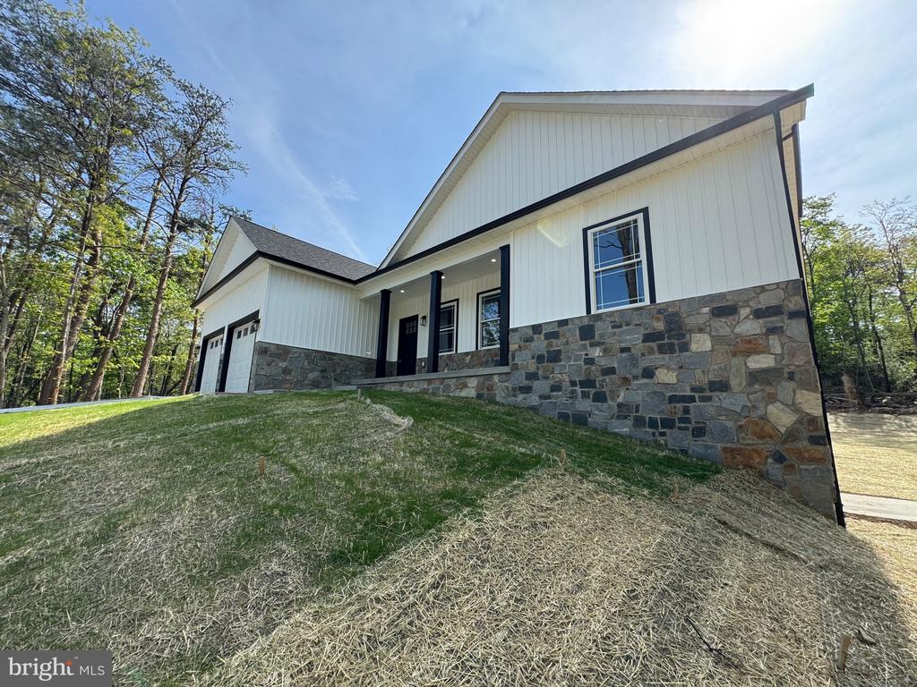 33 BUTTERNUT LANE