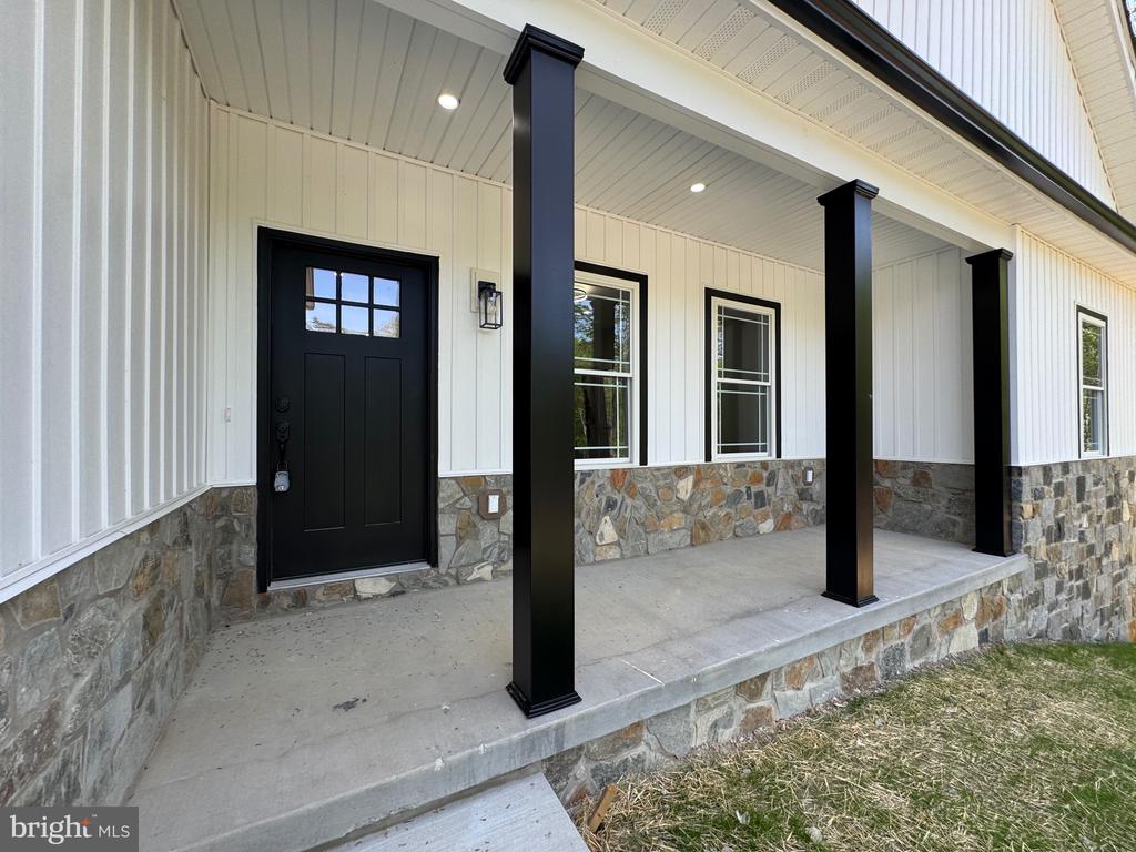 33 BUTTERNUT LANE