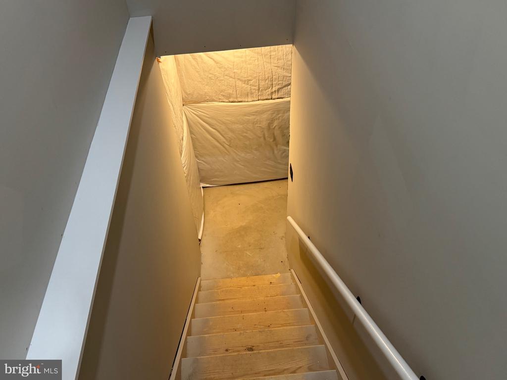 33 BUTTERNUT LANE