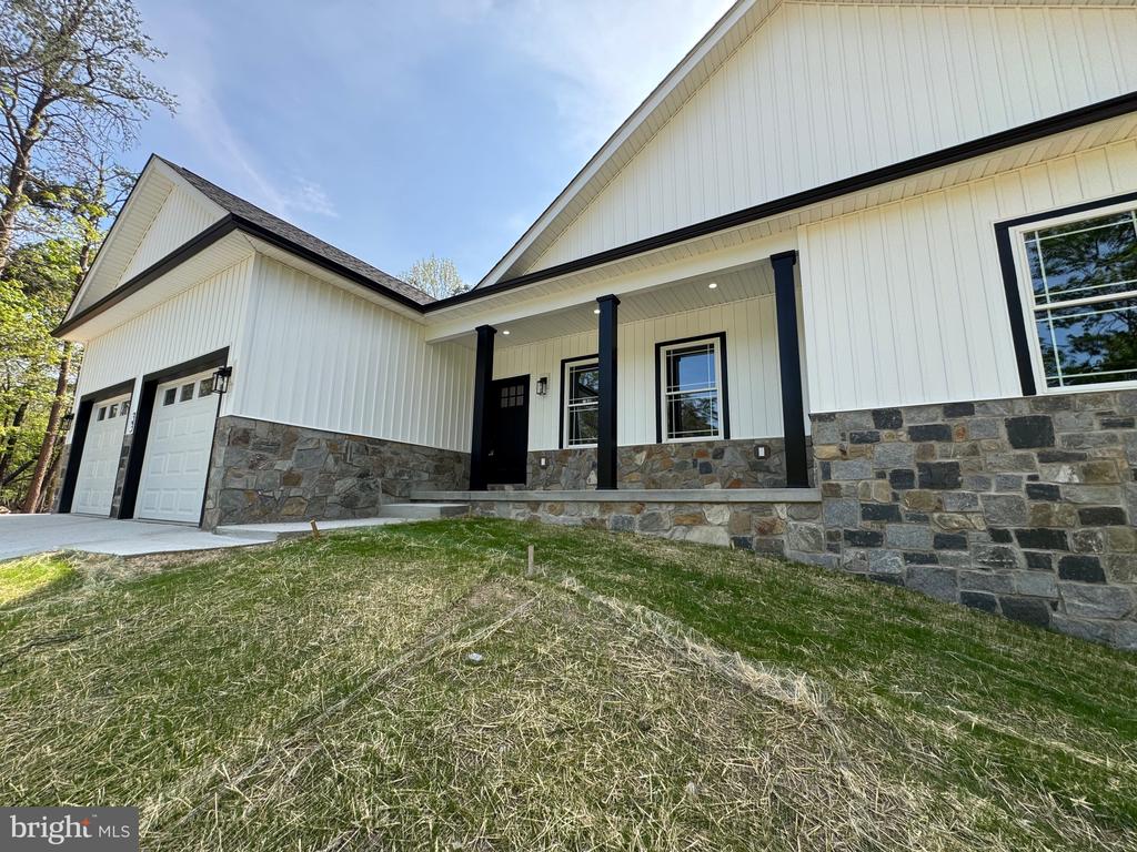 33 BUTTERNUT LANE
