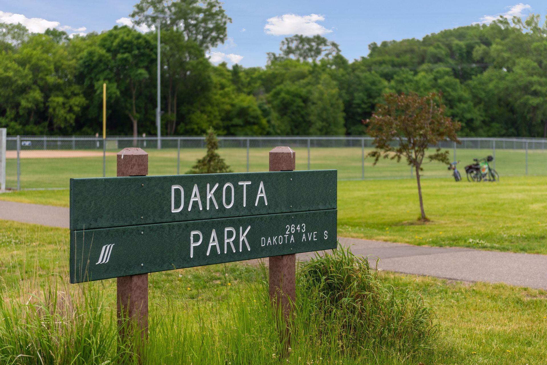 2712 Dakota Avenue S