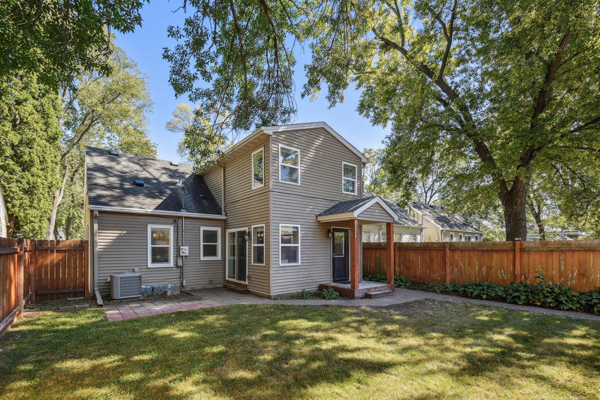 2712 Dakota Avenue S