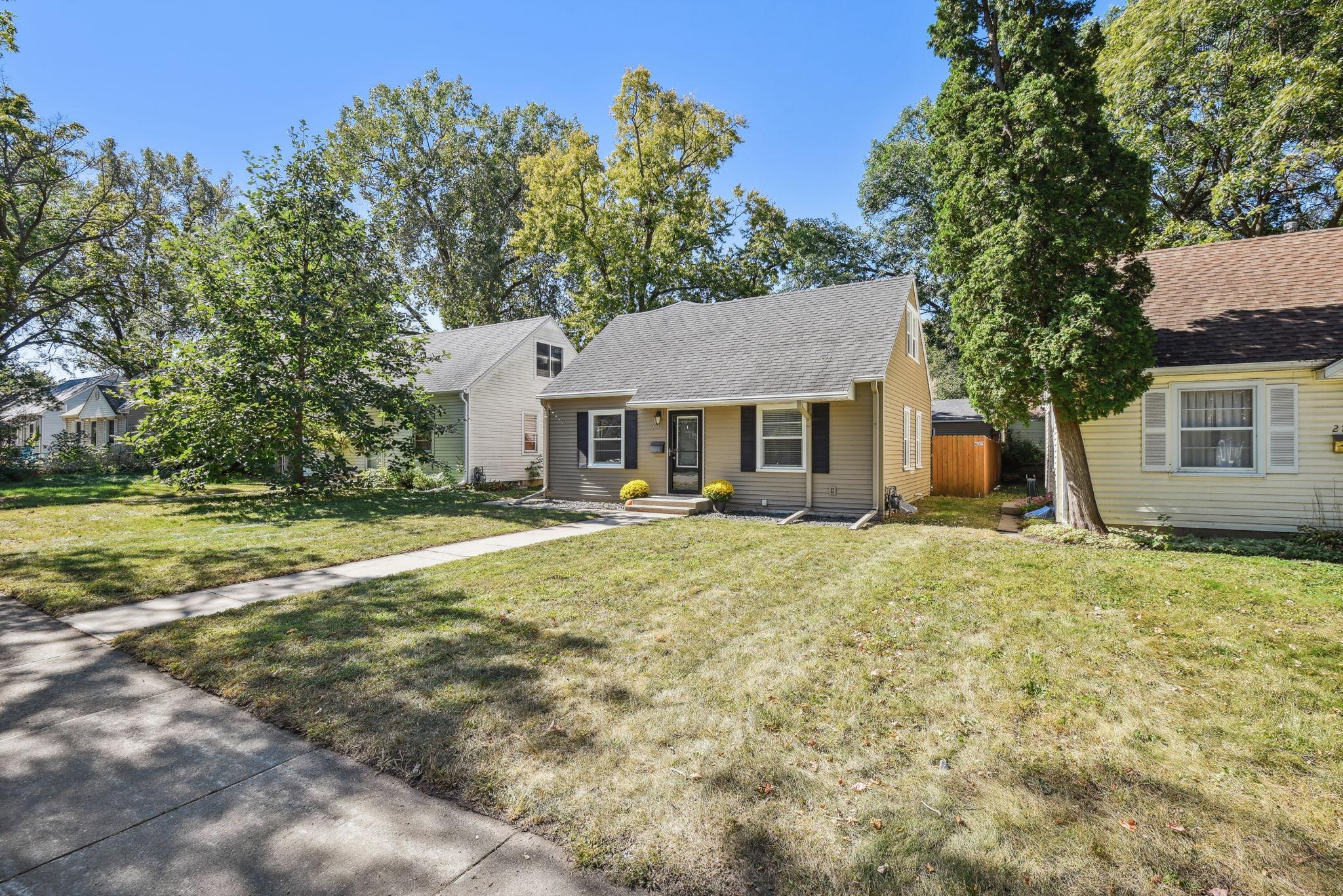 2712 Dakota Avenue S