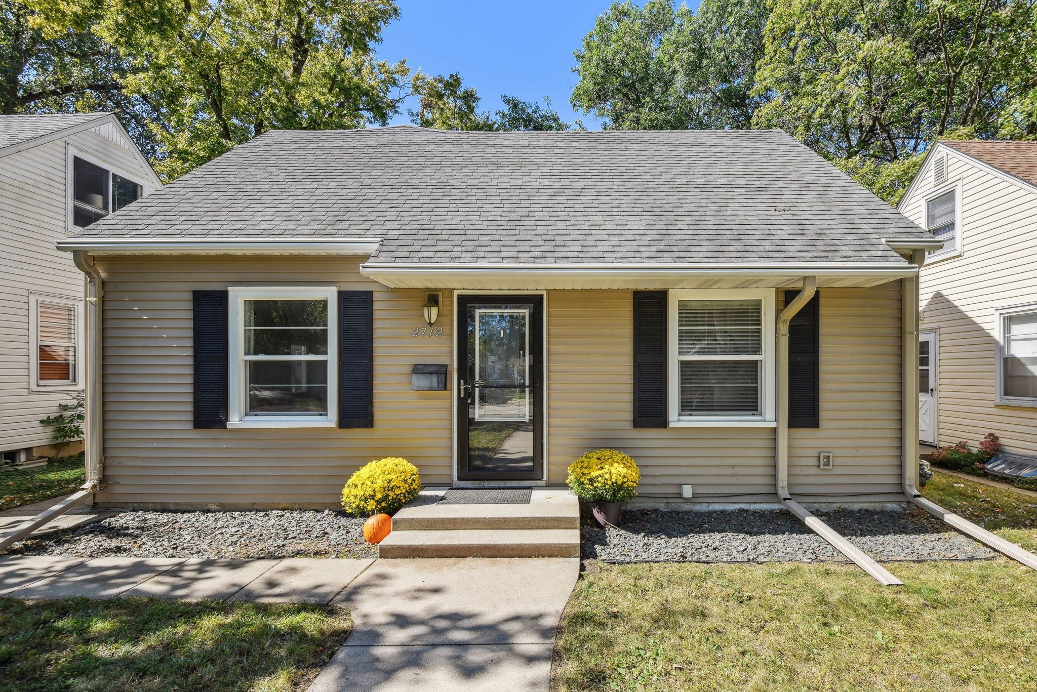 2712 Dakota Avenue S