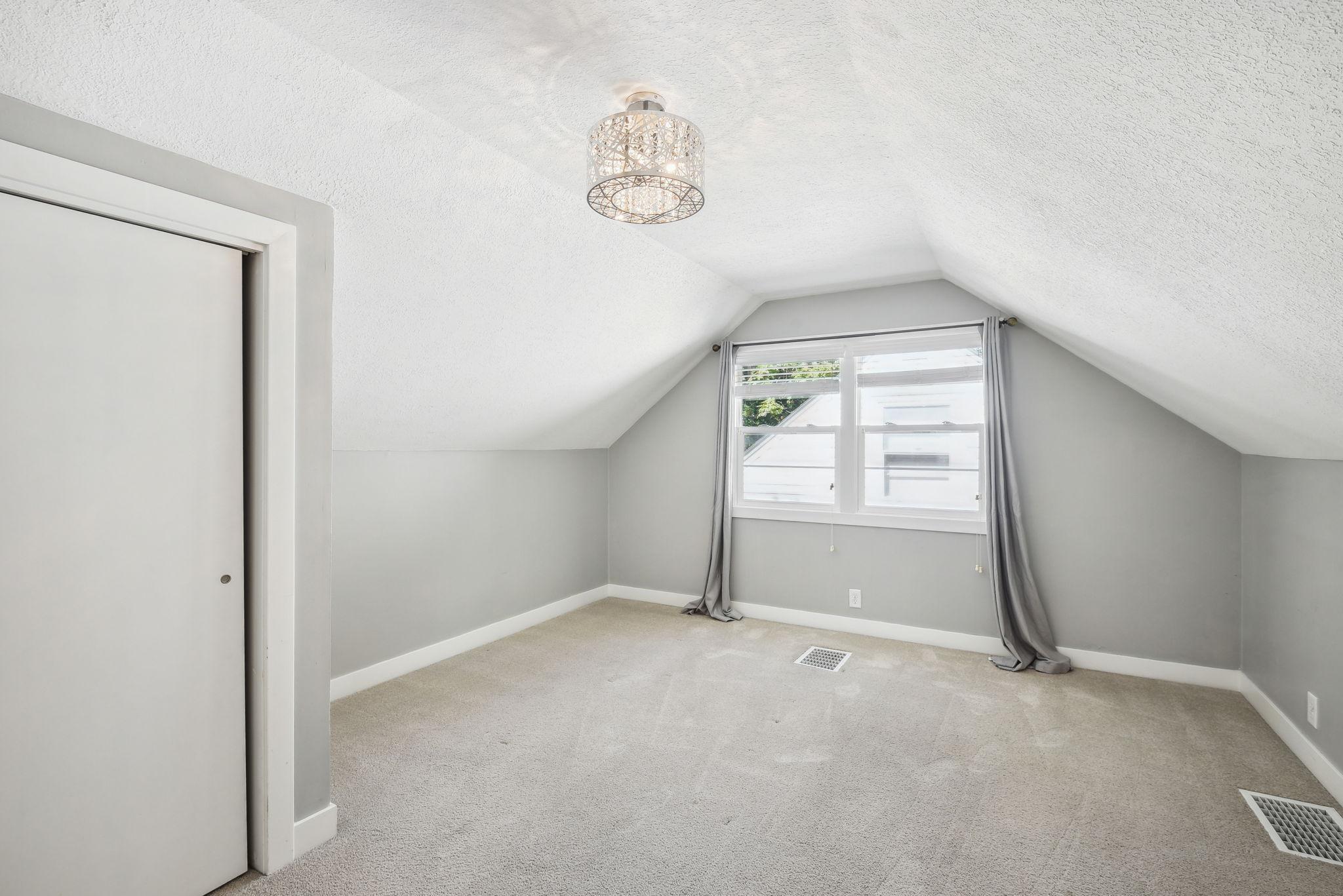 2712 Dakota Avenue S