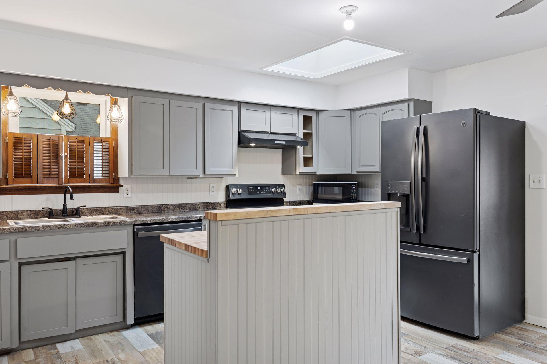 5105 Colfax Avenue N