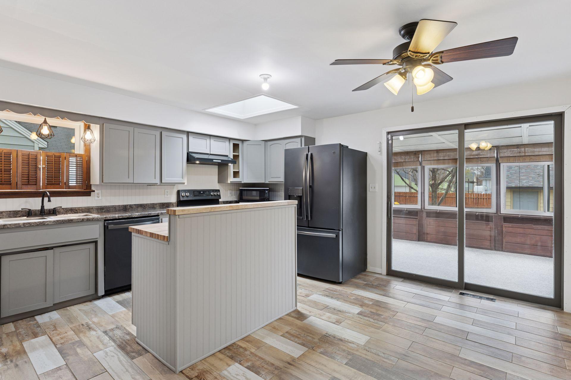 5105 Colfax Avenue N