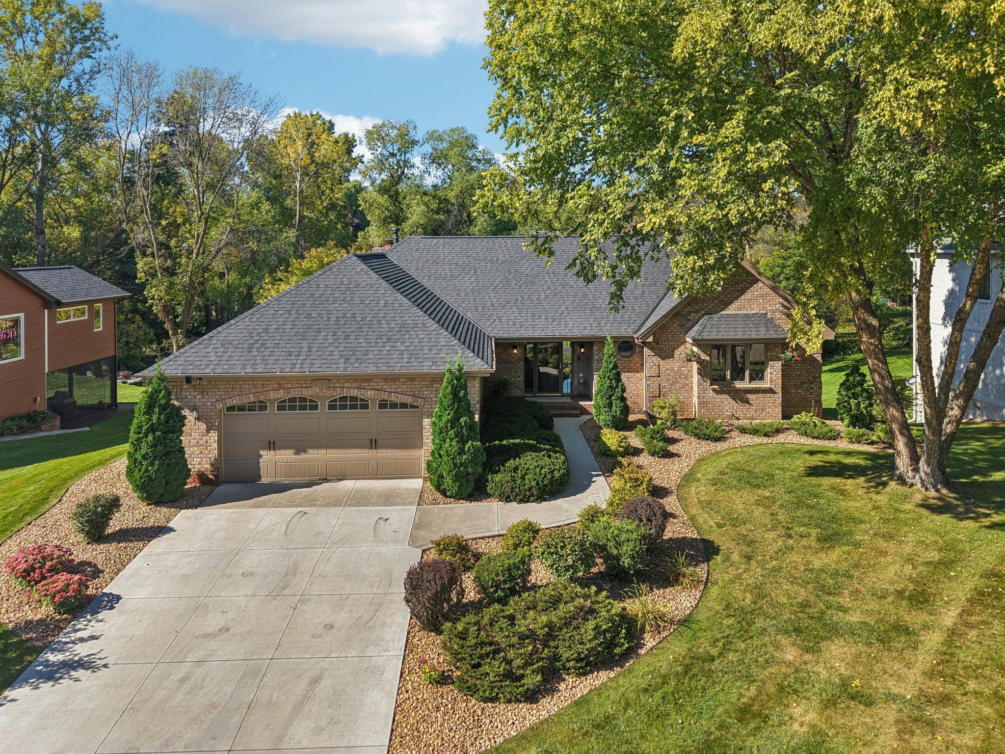 3665 Vinewood Lane N