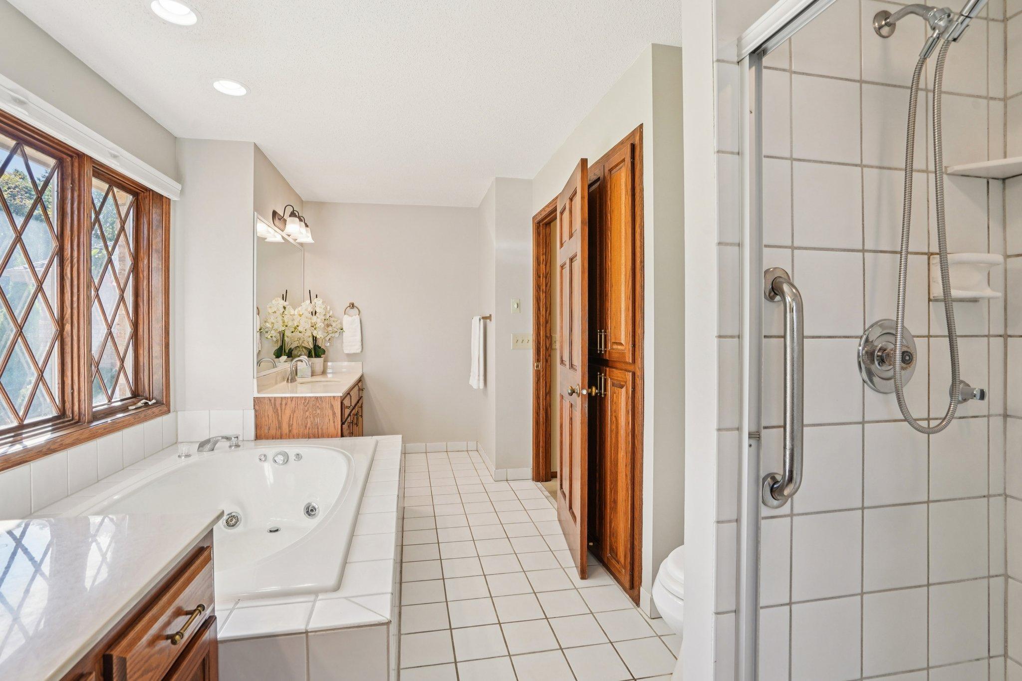 3665 Vinewood Lane N