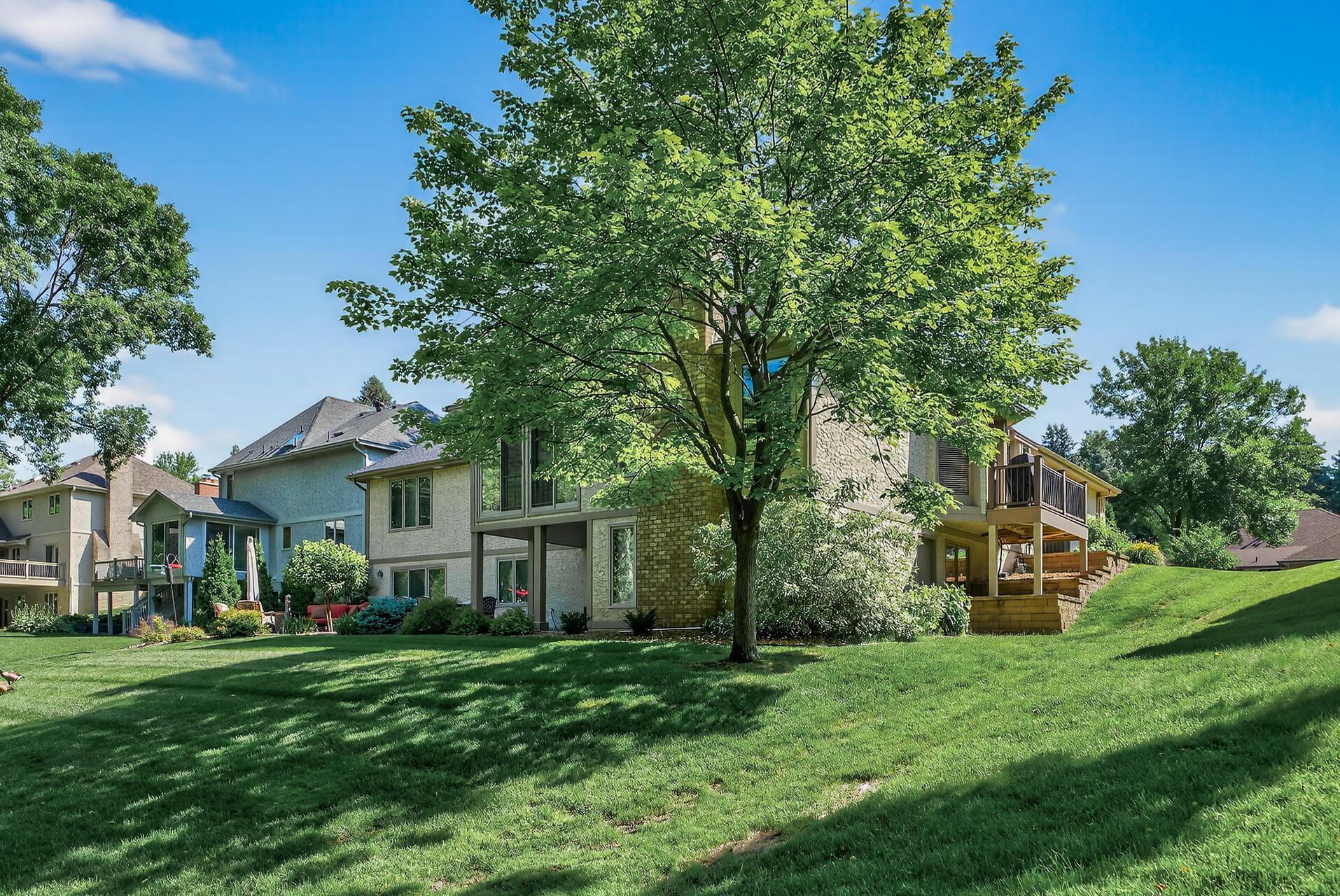 3665 Vinewood Lane N