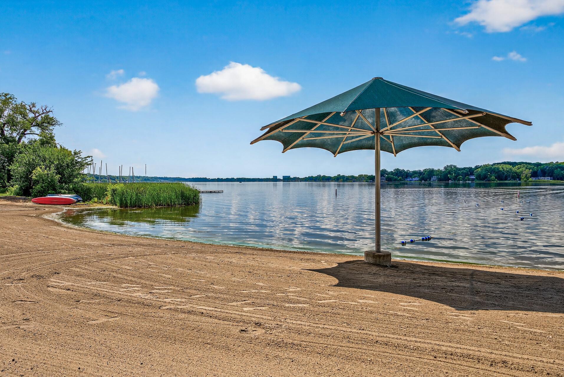 3665 Vinewood Lane N