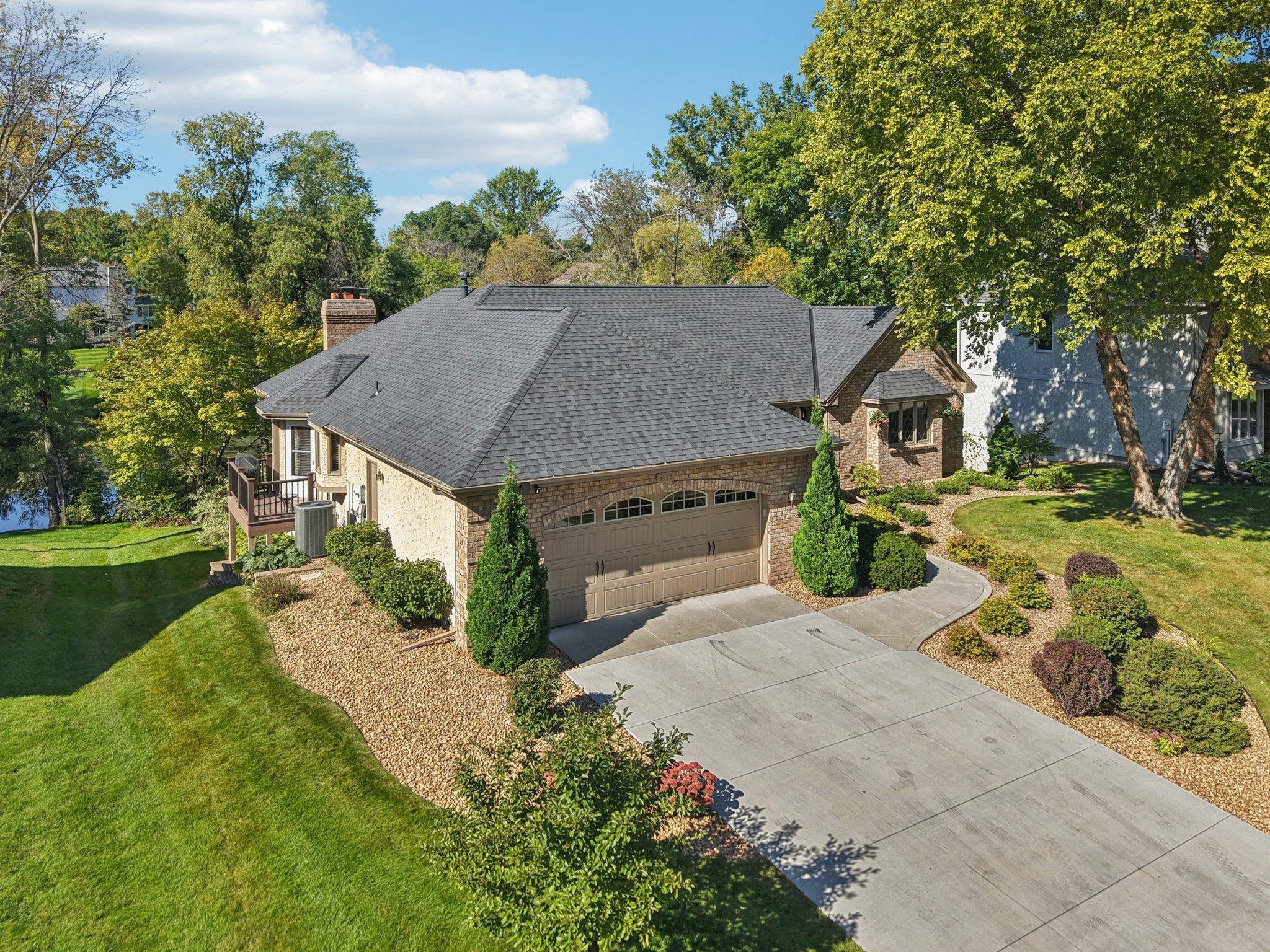 3665 Vinewood Lane N