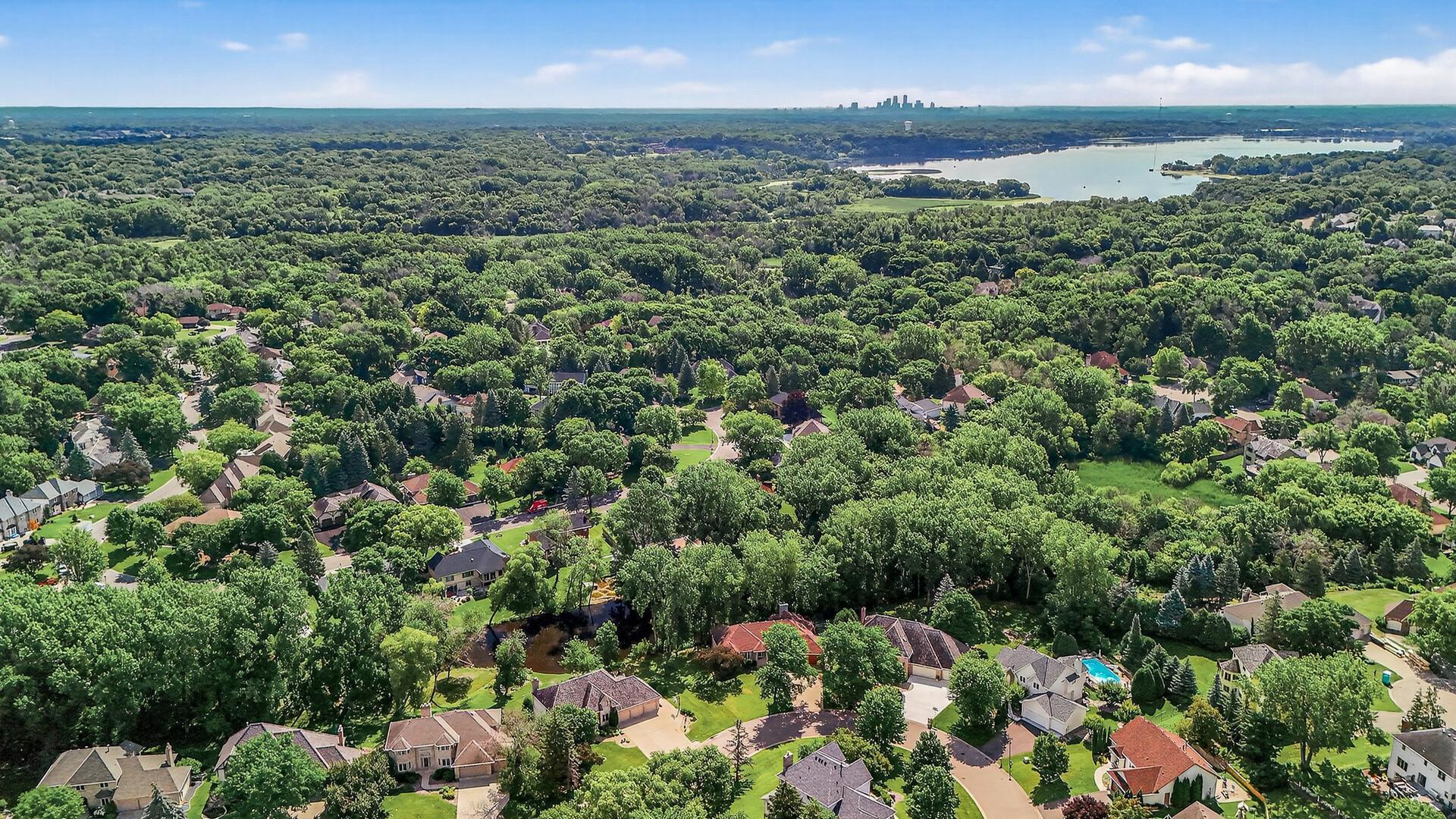 3665 Vinewood Lane N