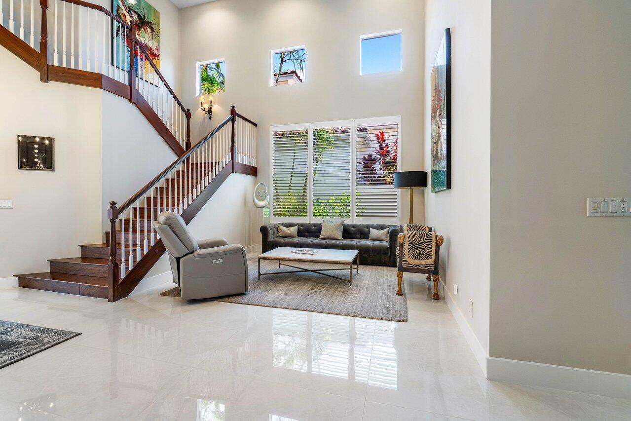 104 Siesta Way