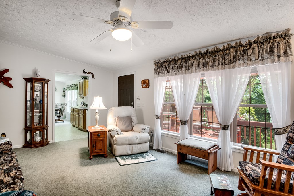 312 Whippoorwill Ln
