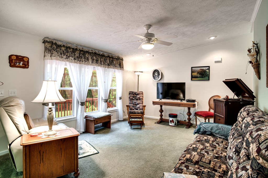 312 Whippoorwill Ln