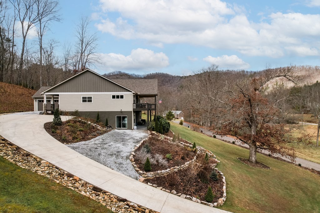25 Willow Falls Lane